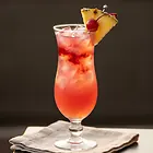 Singapore Sling z ginem i likierem wiśniowym