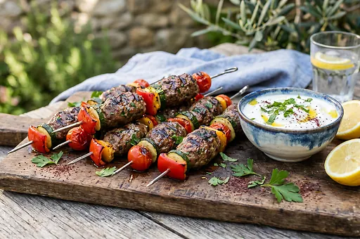 Turkish grilled köfte with vegetables