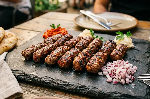 Ćevapčići bałkański kebab z grilla