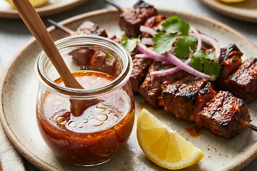 Anticuchos z wołowego serca w pikantnej czosnkowej marynacie