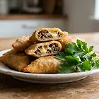 Smażone pierożki z mięsem i serem sambusak
