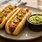 Meksykański hot dog z guacamole
