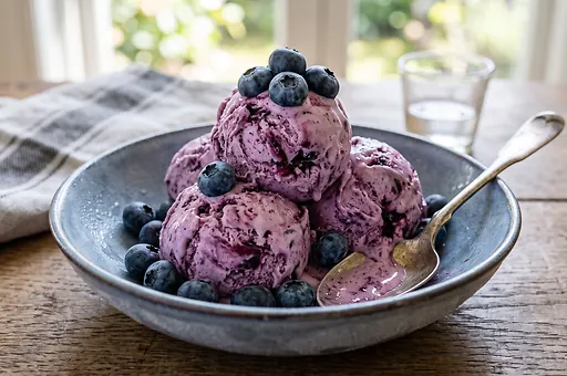 Domowe lody jagodowe
