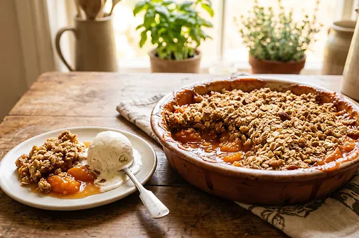 Apricot oat crumble
