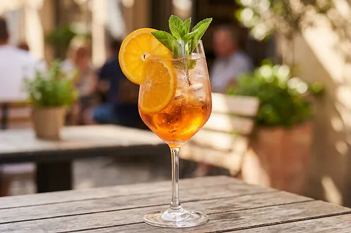 Nealkoholický spritz s pomerančem