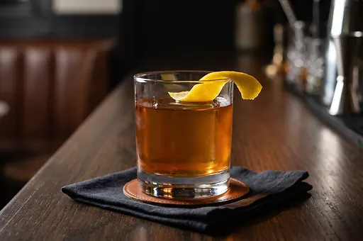 Sazerac ze żytną whisky i absyntem