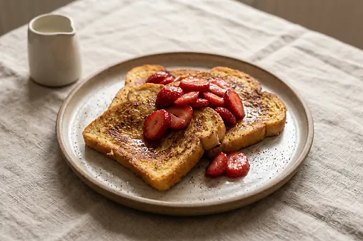 Tost francuski z truskawkami