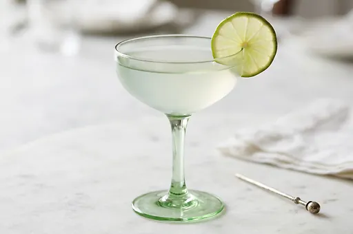 Gimlet s ginem a limetou